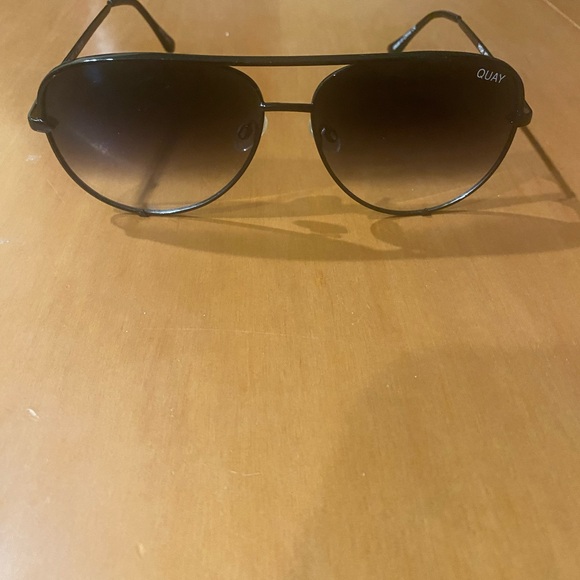 Great quay sunglasses. High key. Great condition!! - Picture 1 of 7